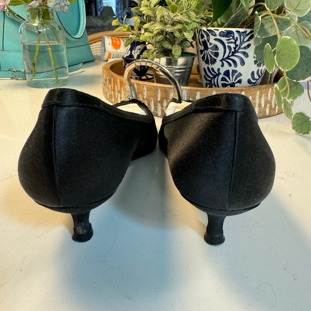 STUART WEITZMAN “ GLODUFFY” BLACK SATIN HEELS-SIZE 8.5-EXCELLENT CONDITION - Picture 6 of 6